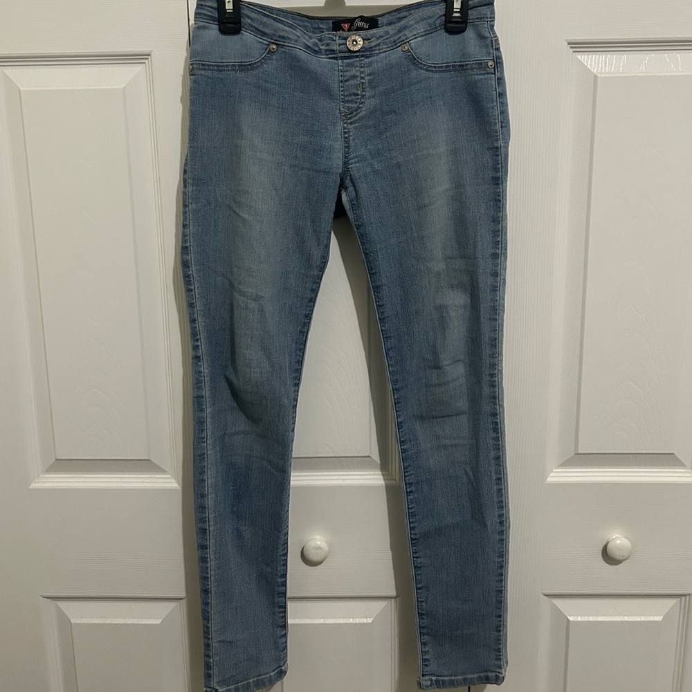 Guess Stretch Light Wash Denim Jeans Women’s Size 29 Low Rise Pre-Owned